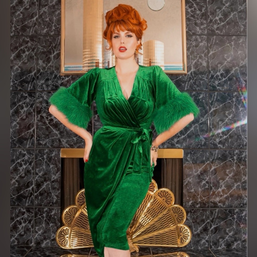 Lux Velvet Wrap Robe with Feather Trim - Green